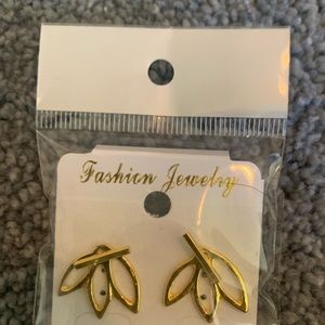 Three pairs never opened earrings